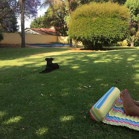 Khuvena Guesthouse Randburg ภายนอก รูปภาพ