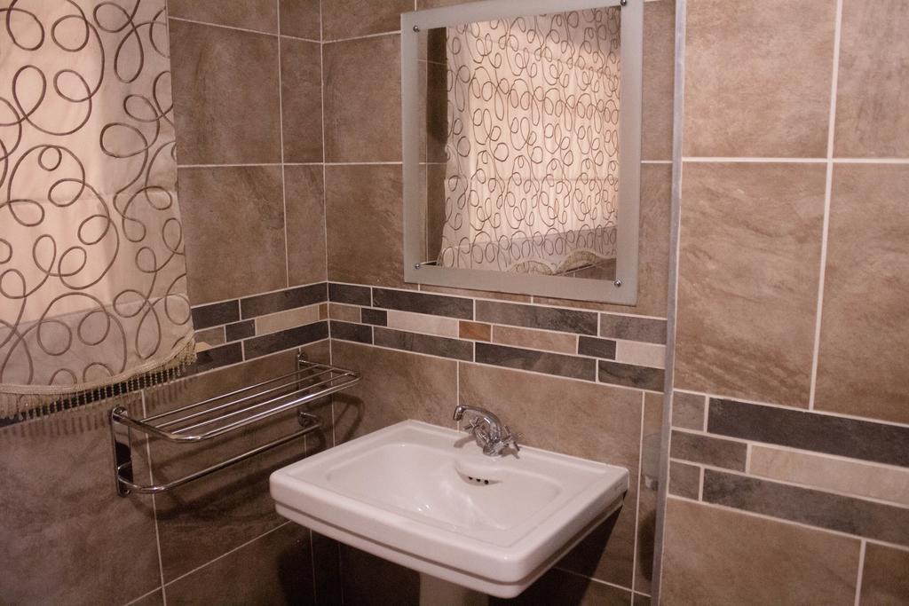 Khuvena Guesthouse Randburg ภายนอก รูปภาพ