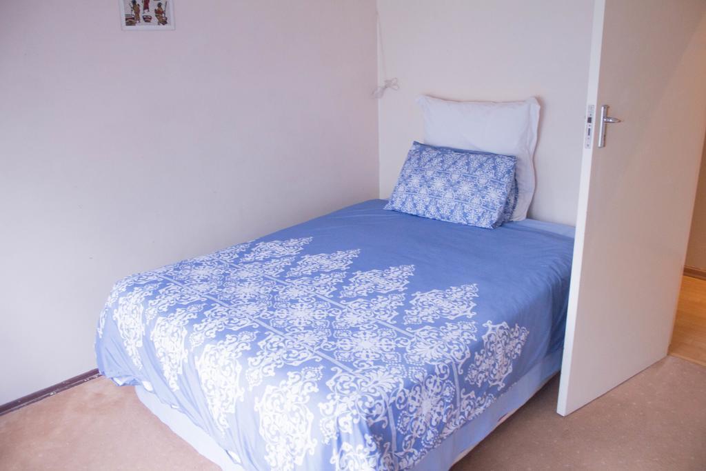 Khuvena Guesthouse Randburg ภายนอก รูปภาพ