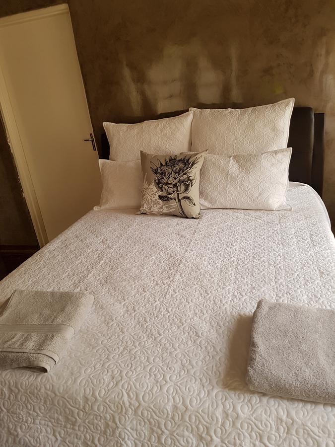Khuvena Guesthouse Randburg ภายนอก รูปภาพ