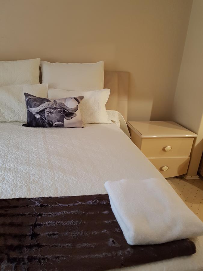 Khuvena Guesthouse Randburg ภายนอก รูปภาพ