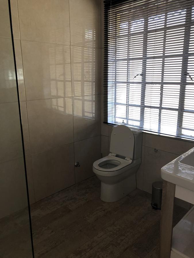 Khuvena Guesthouse Randburg ภายนอก รูปภาพ