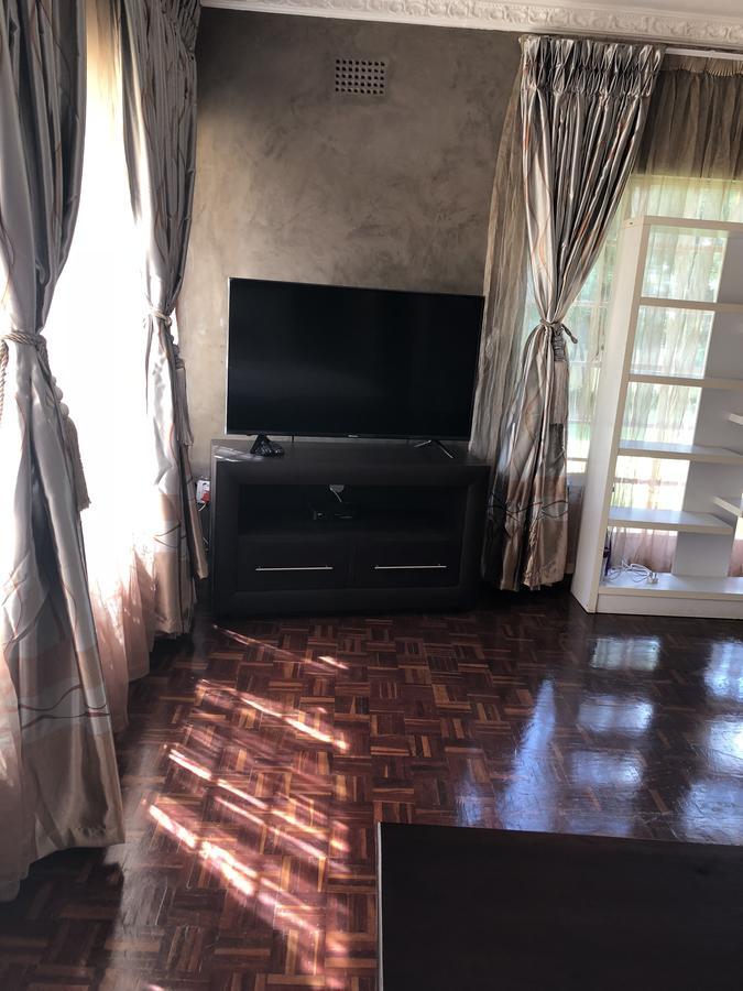 Khuvena Guesthouse Randburg ภายนอก รูปภาพ