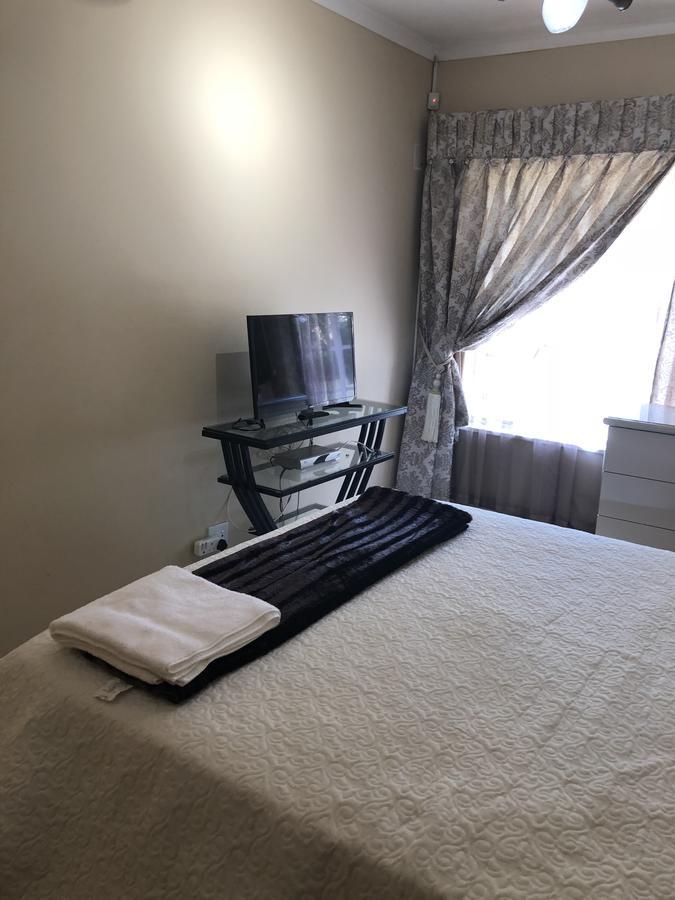 Khuvena Guesthouse Randburg ภายนอก รูปภาพ