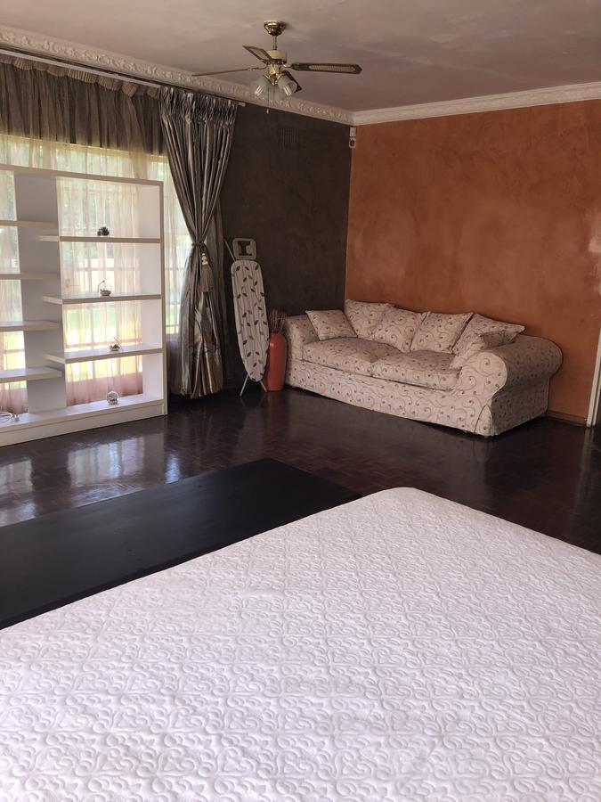 Khuvena Guesthouse Randburg ภายนอก รูปภาพ