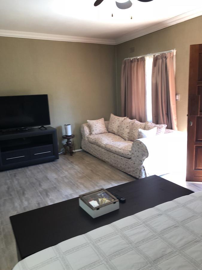 Khuvena Guesthouse Randburg ภายนอก รูปภาพ