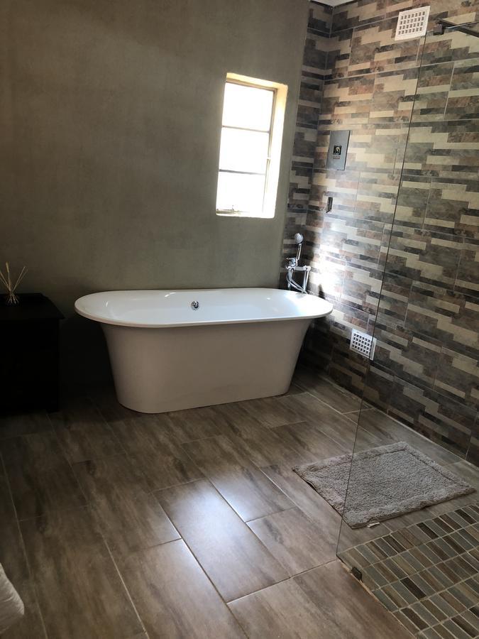 Khuvena Guesthouse Randburg ภายนอก รูปภาพ