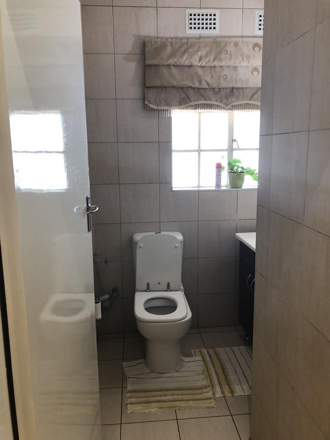 Khuvena Guesthouse Randburg ภายนอก รูปภาพ