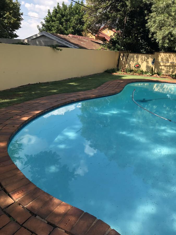 Khuvena Guesthouse Randburg ภายนอก รูปภาพ