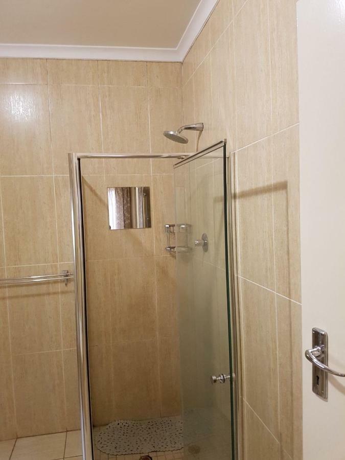 Khuvena Guesthouse Randburg ภายนอก รูปภาพ